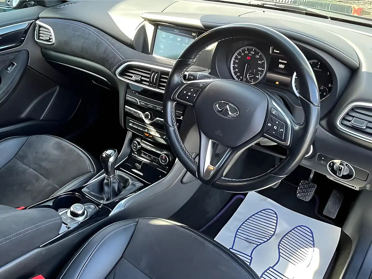 Used 2017 Infiniti Q30 Business Executive Black - Interior and Exterior details 12