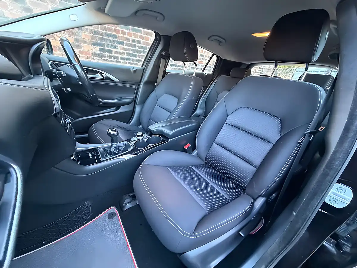 Used 2017 Infiniti Q30 Business Executive Black - Interior and Exterior details 10