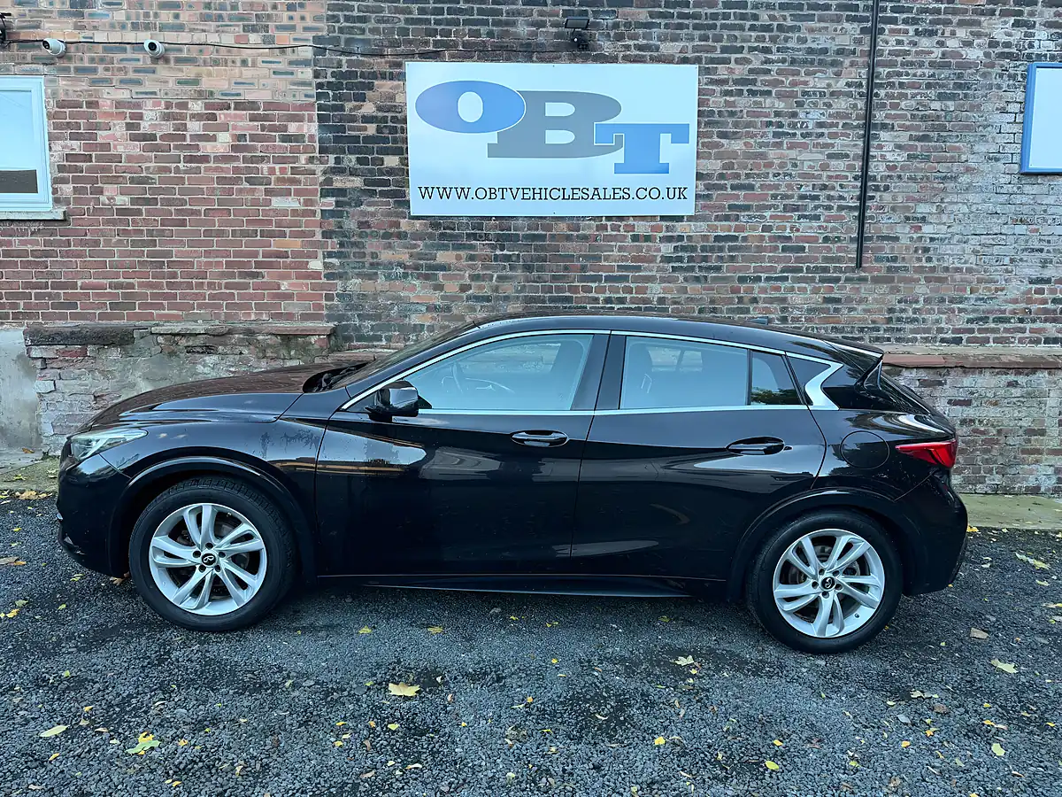 Used 2017 Infiniti Q30 Business Executive Black - Interior and Exterior details 6