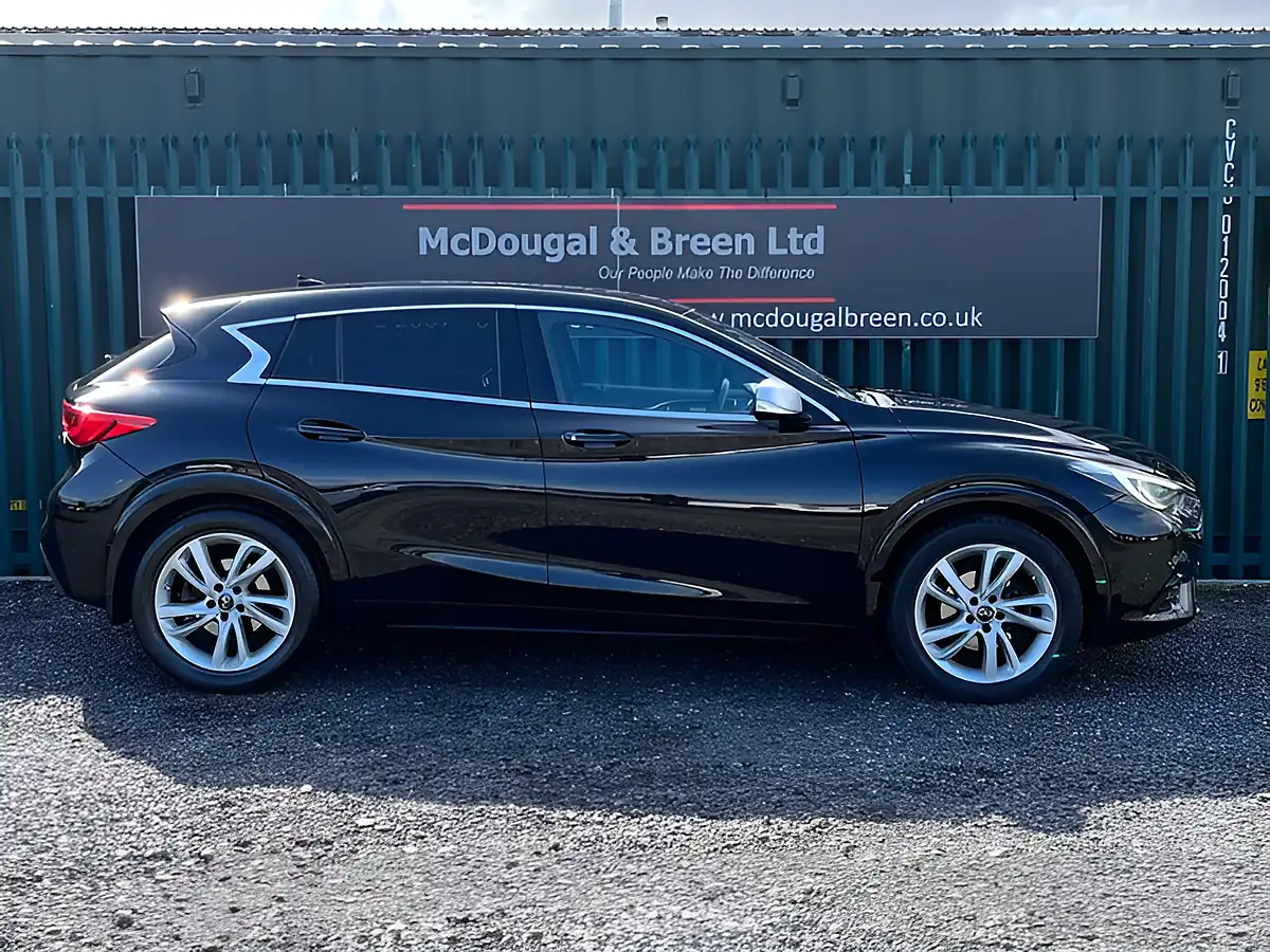 Used 2017 Infiniti Q30 Business Executive Black - Interior and Exterior details 7
