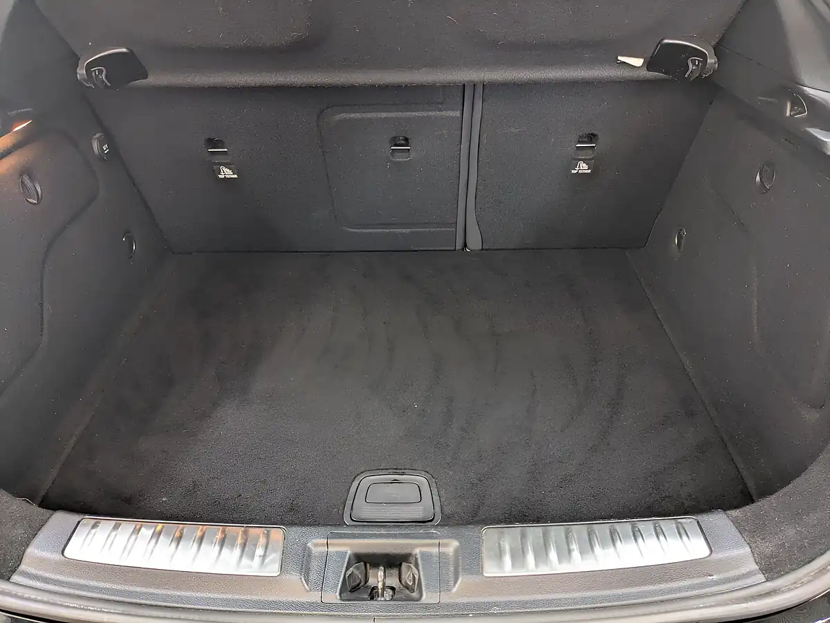 Used 2017 Infiniti Q30 Premium Intouch Obsidian Black - Interior and Exterior details 10