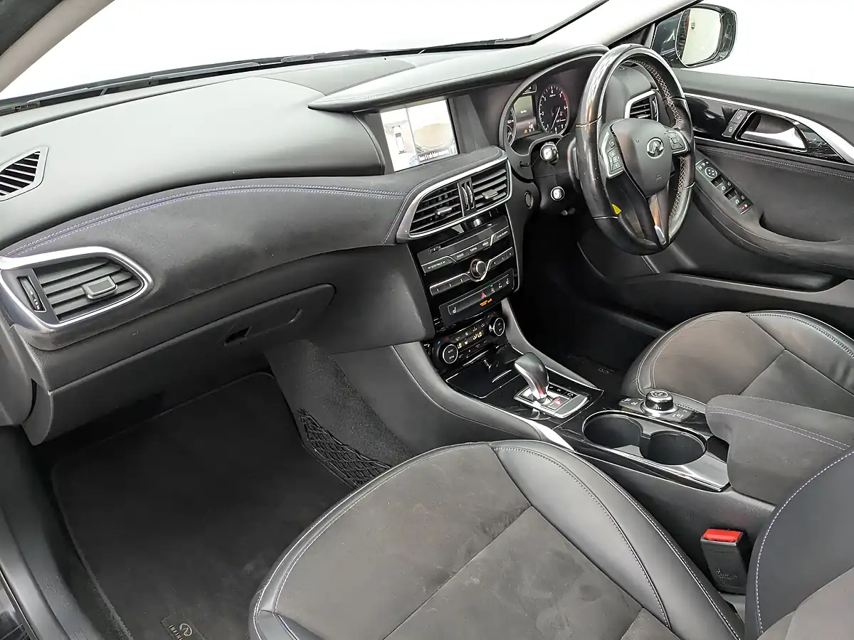 Used 2017 Infiniti Q30 Premium Intouch Obsidian Black - Interior and Exterior details 15