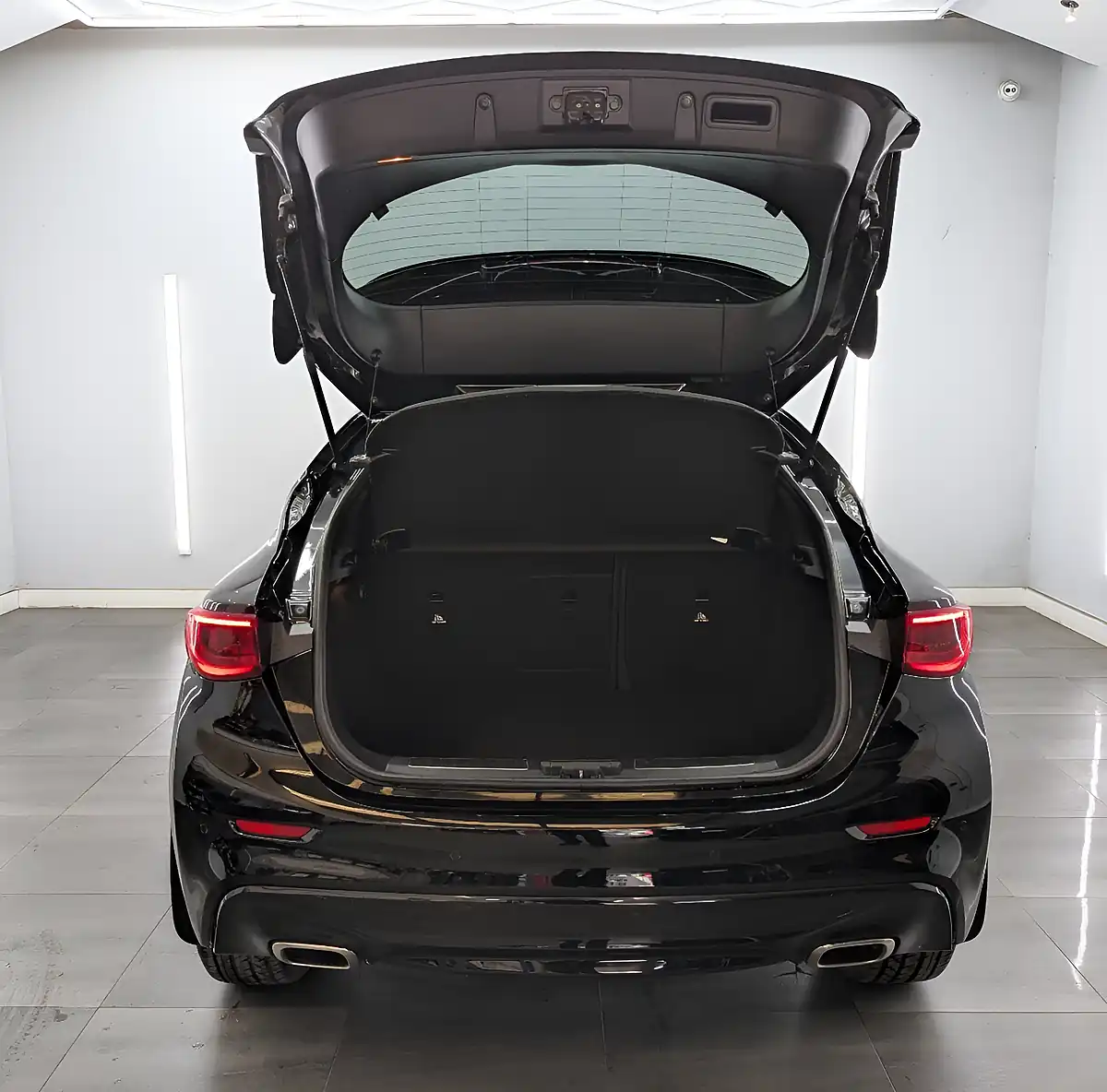 Used 2017 Infiniti Q30 Premium Intouch Obsidian Black - Interior and Exterior details 9