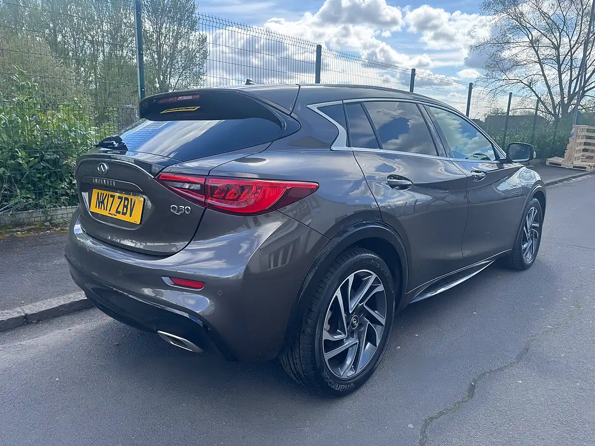 Used 2017 Infiniti Q30 Premium Tech Bronze - Interior and Exterior details 3