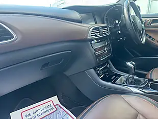 Used 2017 Infiniti Q30 Premium Tech Bronze - Interior and Exterior details 4