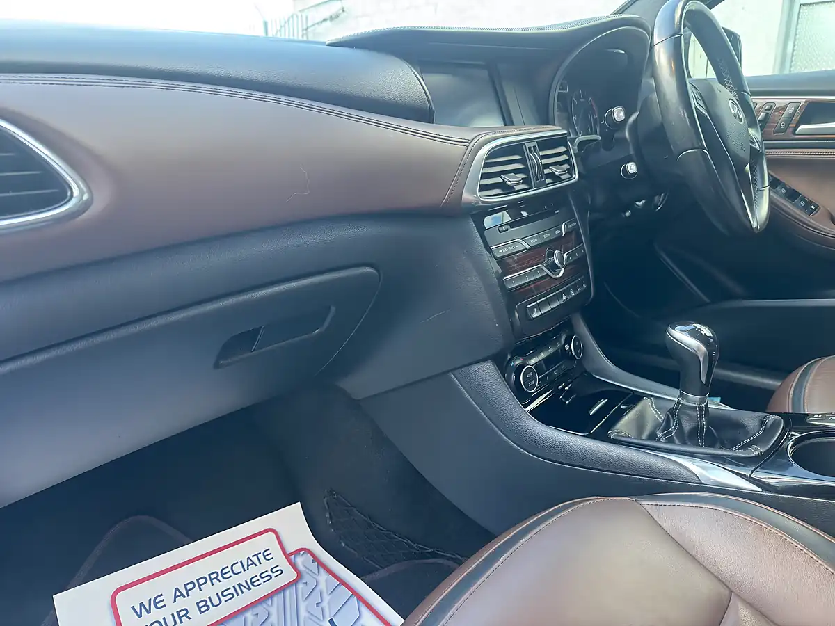 Used 2017 Infiniti Q30 Premium Tech Bronze - Interior and Exterior details 4
