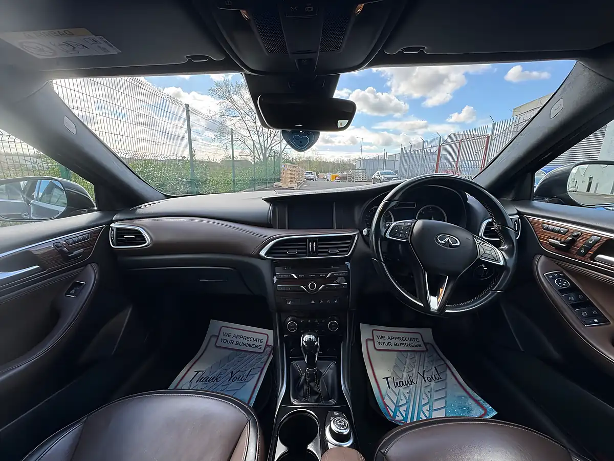 Used 2017 Infiniti Q30 Premium Tech Bronze - Interior and Exterior details 8