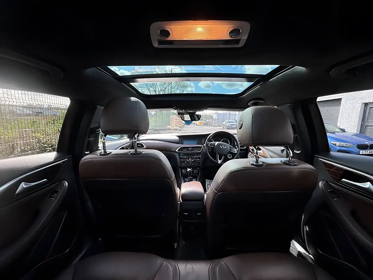 Used 2017 Infiniti Q30 Premium Tech Bronze - Interior and Exterior details 9