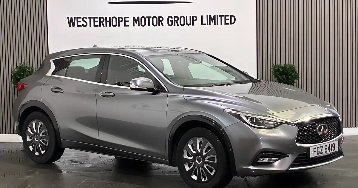 Used 2017 Infiniti Q30 Se Grey - Front View