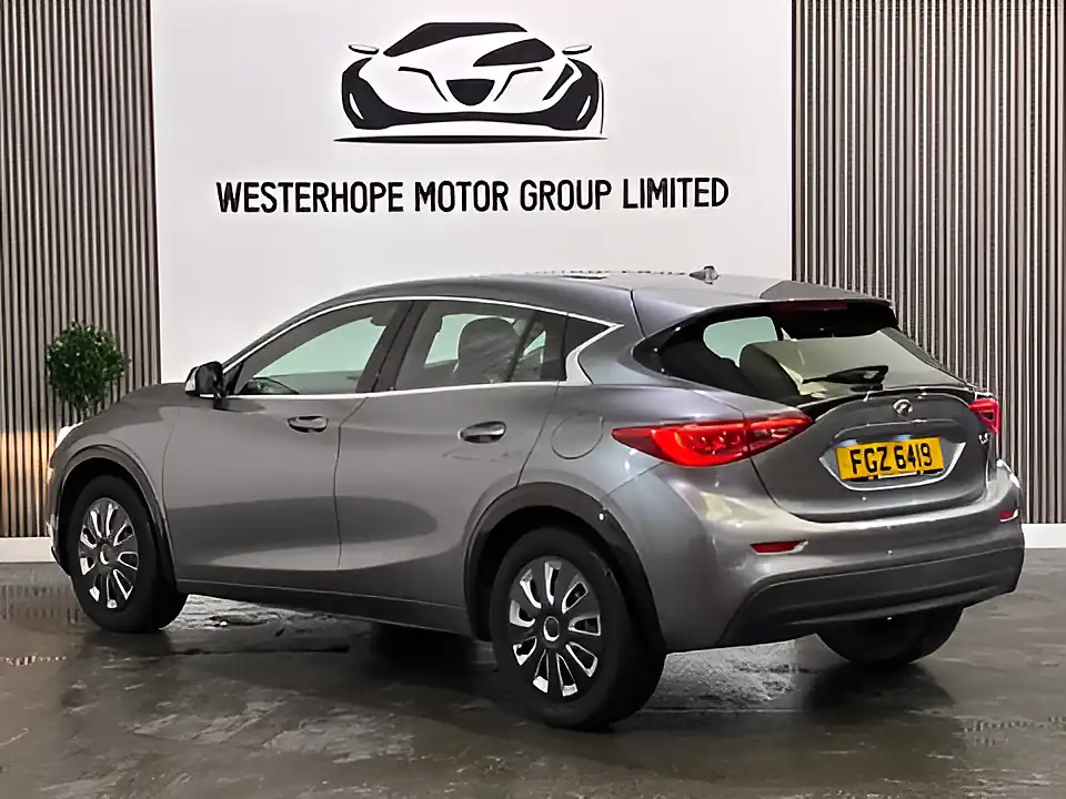 Used 2017 Infiniti Q30 Se Grey - Interior and Exterior details 11
