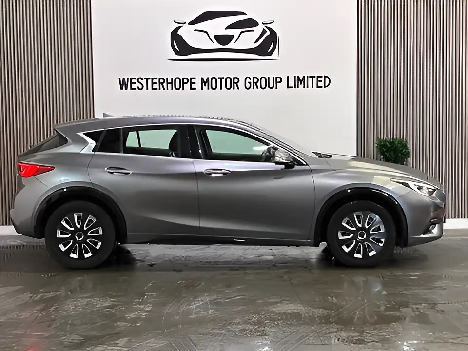 Used 2017 Infiniti Q30 Se Grey - Interior and Exterior details 12