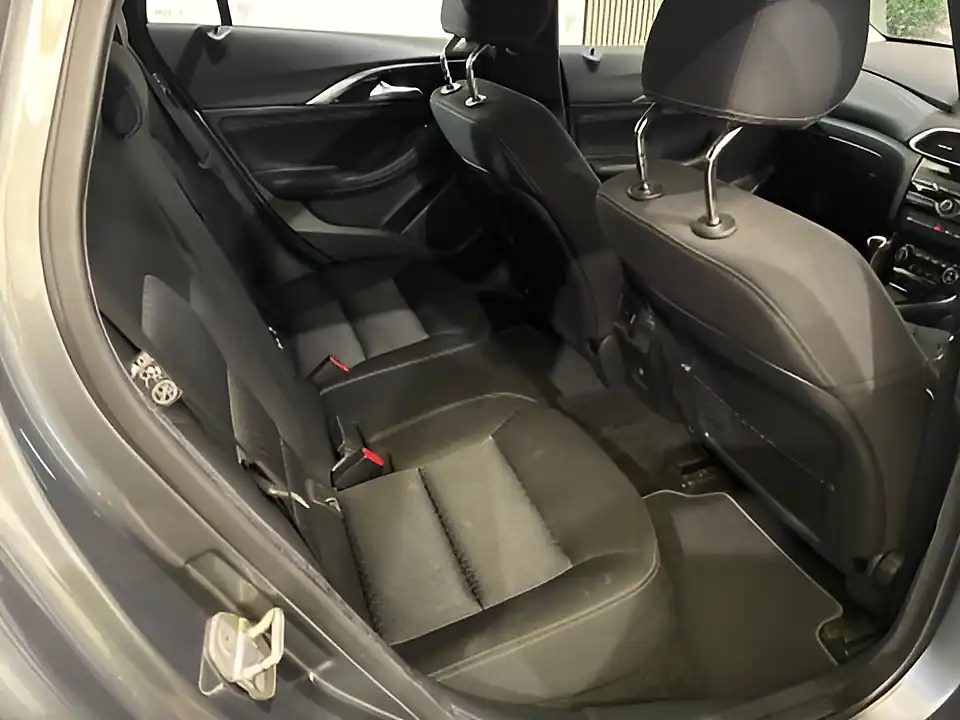 Used 2017 Infiniti Q30 Se Grey - Interior and Exterior details 13