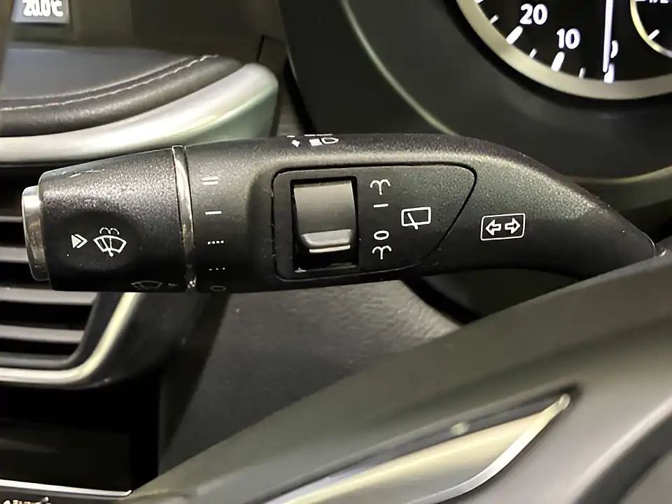 Used 2017 Infiniti Q30 Se Grey - Interior and Exterior details 14