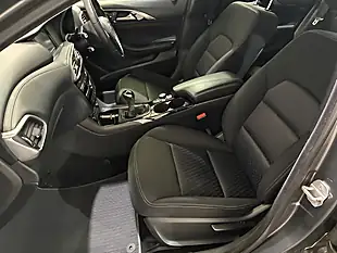 Used 2017 Infiniti Q30 Se Grey - Interior and Exterior details 17