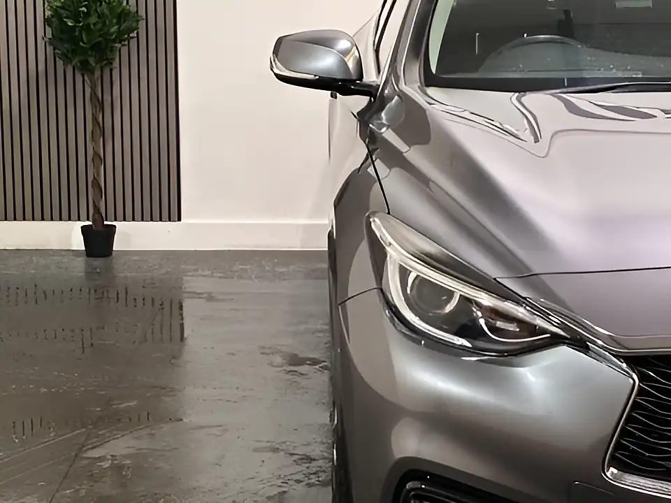 Used 2017 Infiniti Q30 Se Grey - Interior and Exterior details 18