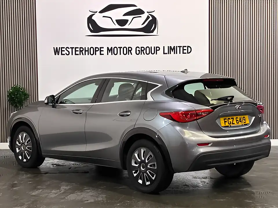 Used 2017 Infiniti Q30 Se Grey - Interior and Exterior details 2