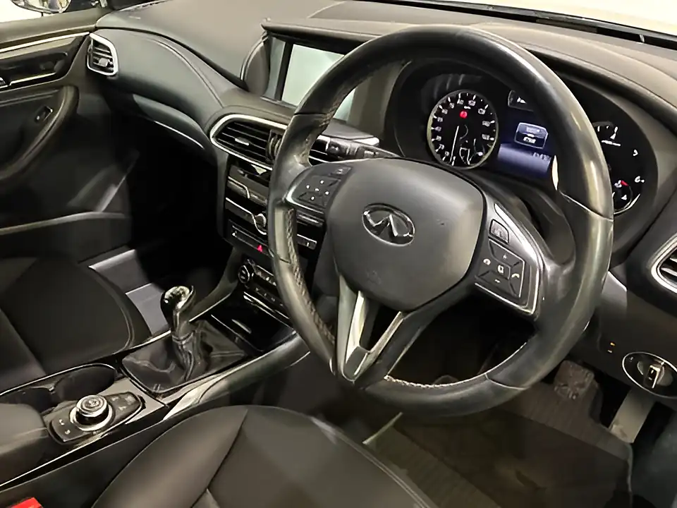 Used 2017 Infiniti Q30 Se Grey - Interior and Exterior details 3