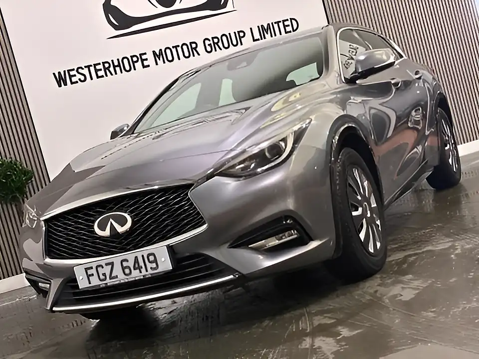 Used 2017 Infiniti Q30 Se Grey - Interior and Exterior details 6
