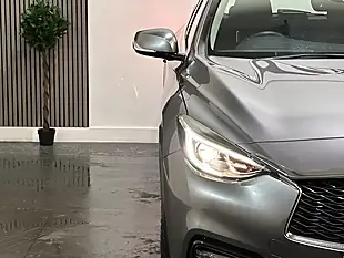 Used 2017 Infiniti Q30 Se Grey - Interior and Exterior details 9