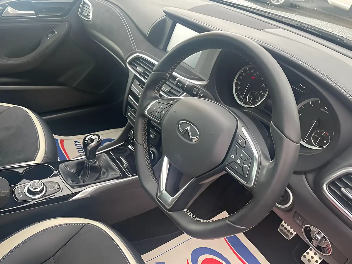 Used 2017 Infiniti Q30 Sport Grey - Interior and Exterior details 11