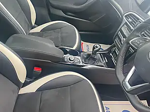 Used 2017 Infiniti Q30 Sport Grey - Interior and Exterior details 12