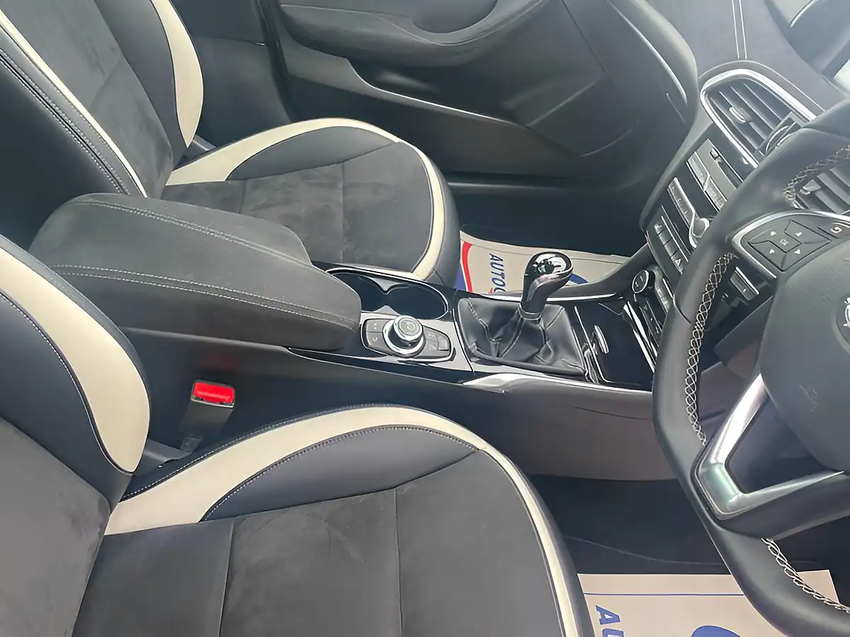 Used 2017 Infiniti Q30 Sport Grey - Interior and Exterior details 12