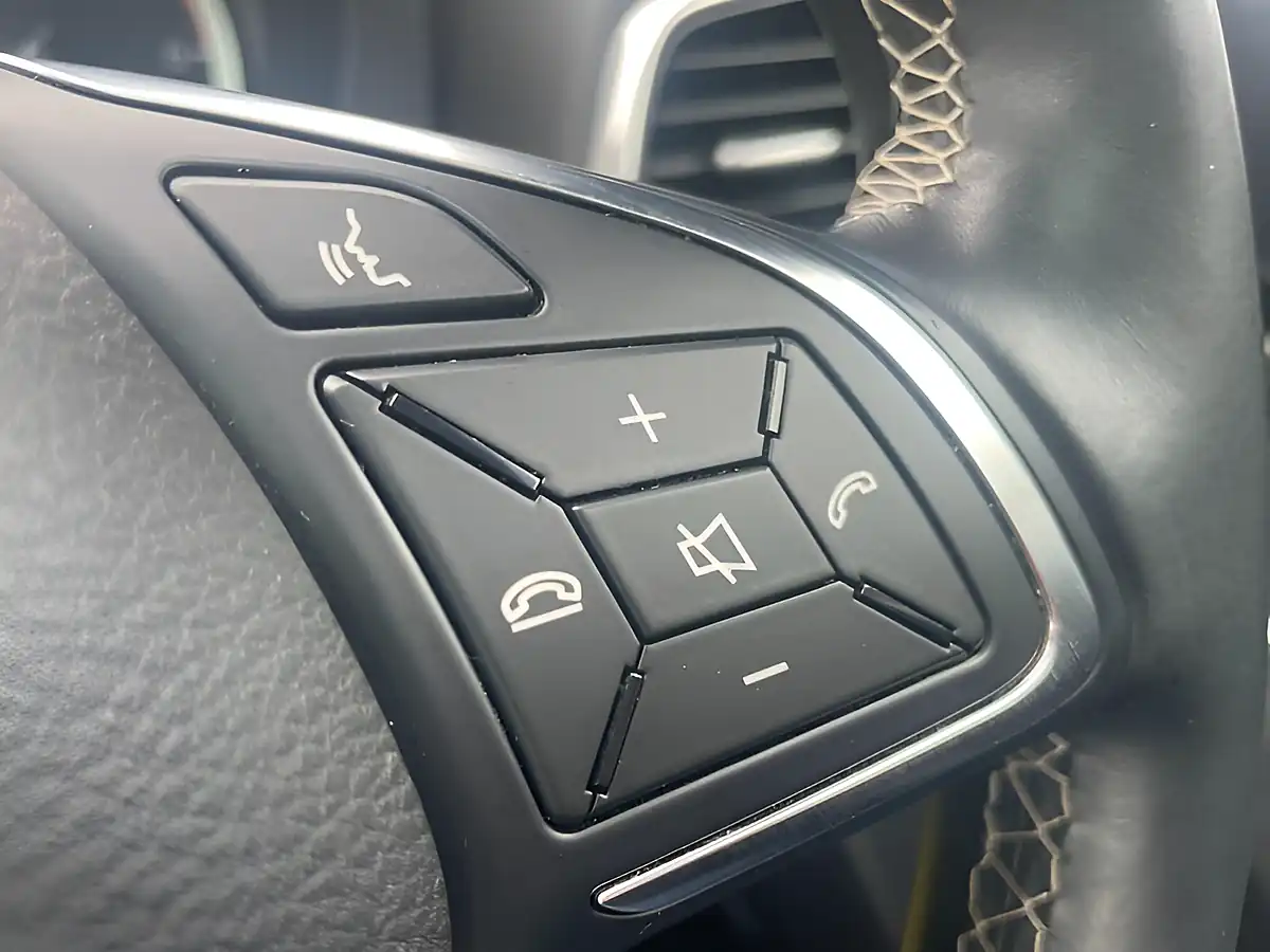 Used 2017 Infiniti Q30 Sport Grey - Interior and Exterior details 16