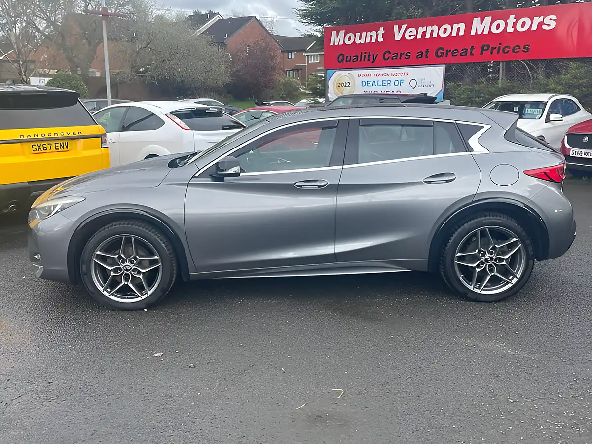 Used 2017 Infiniti Q30 Sport Grey - Interior and Exterior details 5