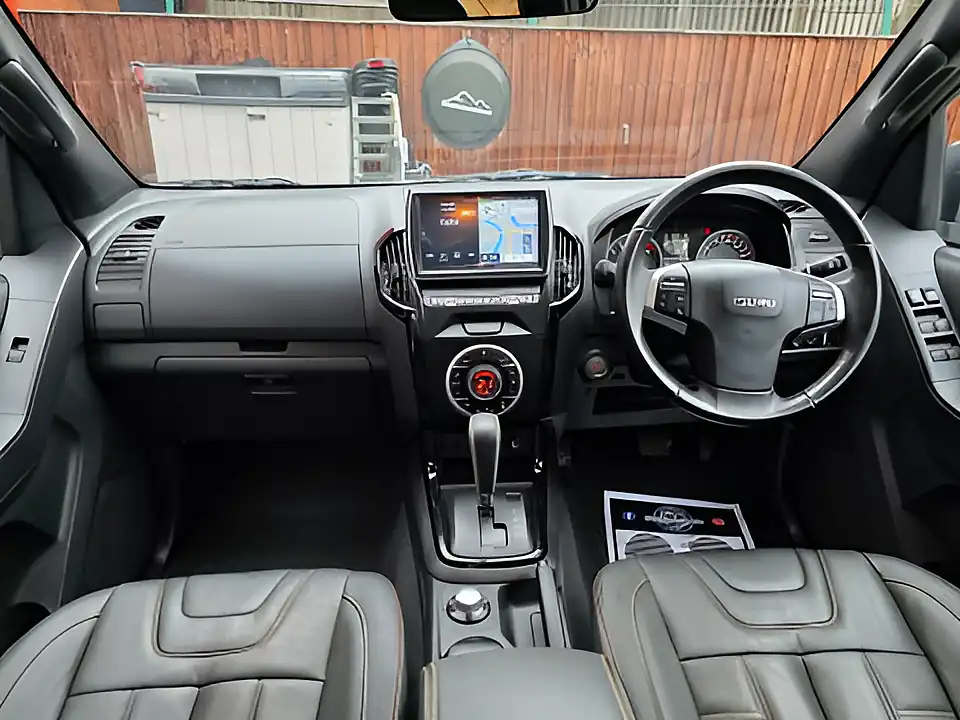 Used 2017 Isuzu D-Max Blade Dcb White - Interior and Exterior details 12