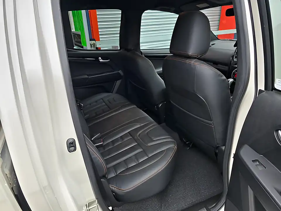 Used 2017 Isuzu D-Max Blade Dcb White - Interior and Exterior details 14