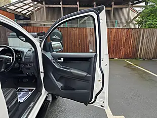 Used 2017 Isuzu D-Max Blade Dcb White - Interior and Exterior details 17