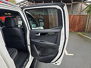 Used 2017 Isuzu D-Max Blade Dcb White - Interior and Exterior details 18