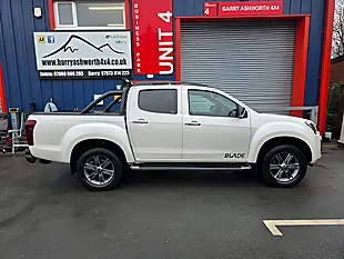 Used 2017 Isuzu D-Max Blade Dcb White - Interior and Exterior details 4
