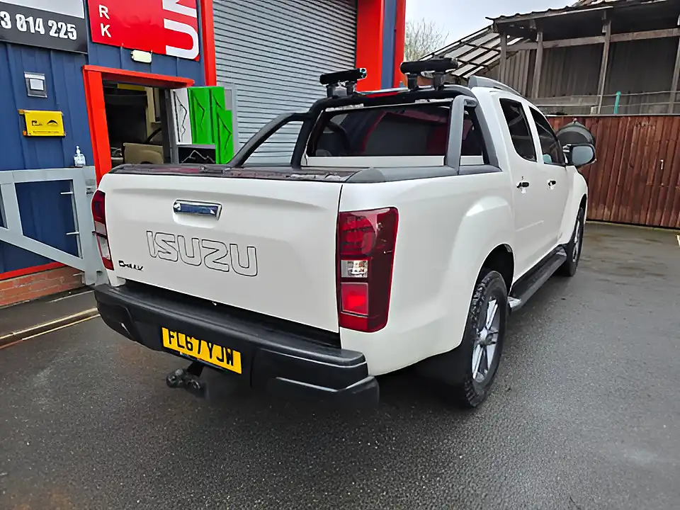 Used 2017 Isuzu D-Max Blade Dcb White - Interior and Exterior details 8