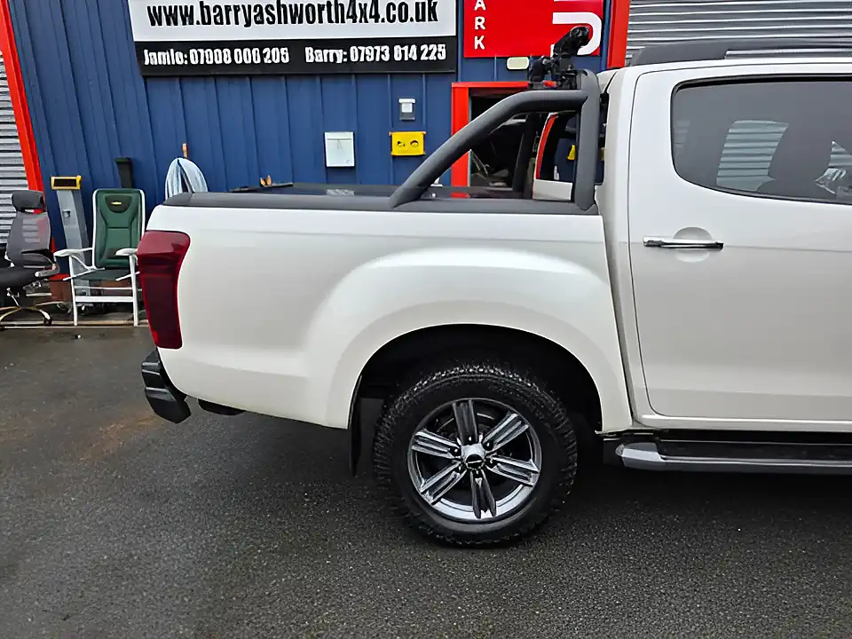 Used 2017 Isuzu D-Max Blade Dcb White - Interior and Exterior details 9