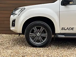 Used 2017 Isuzu D-Max Blade White - Interior and Exterior details 10