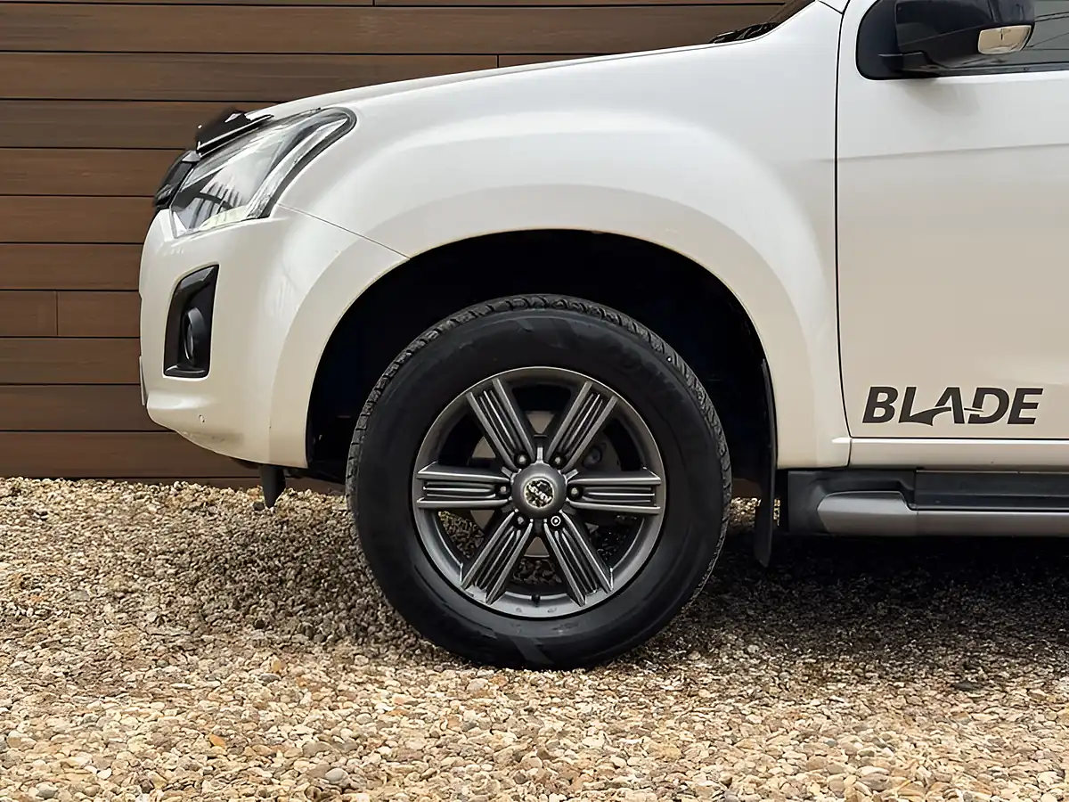 Used 2017 Isuzu D-Max Blade White - Interior and Exterior details 10
