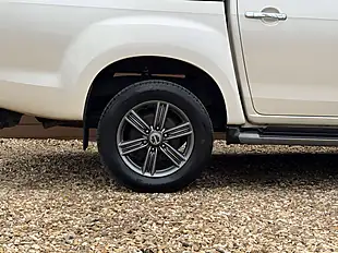 Used 2017 Isuzu D-Max Blade White - Interior and Exterior details 13