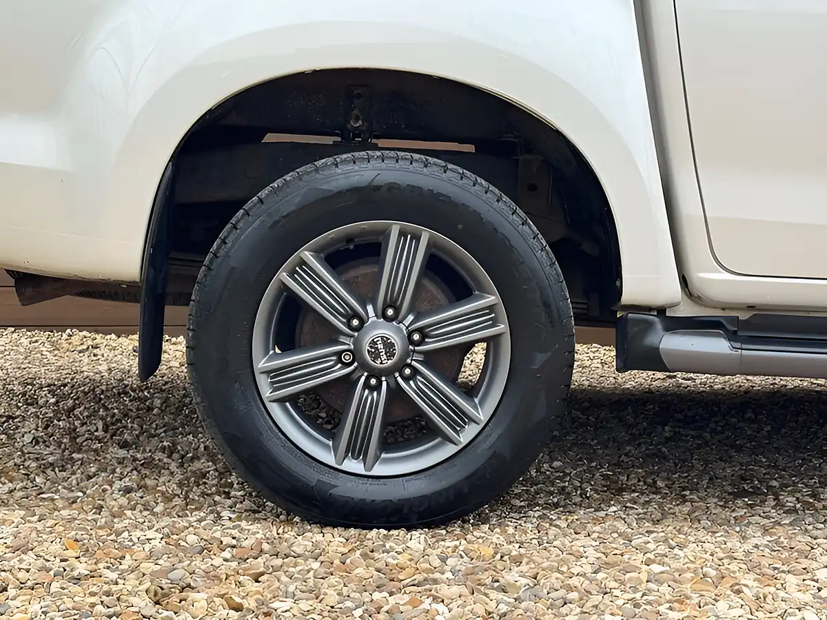 Used 2017 Isuzu D-Max Blade White - Interior and Exterior details 15