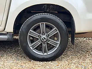 Used 2017 Isuzu D-Max Blade White - Interior and Exterior details 16