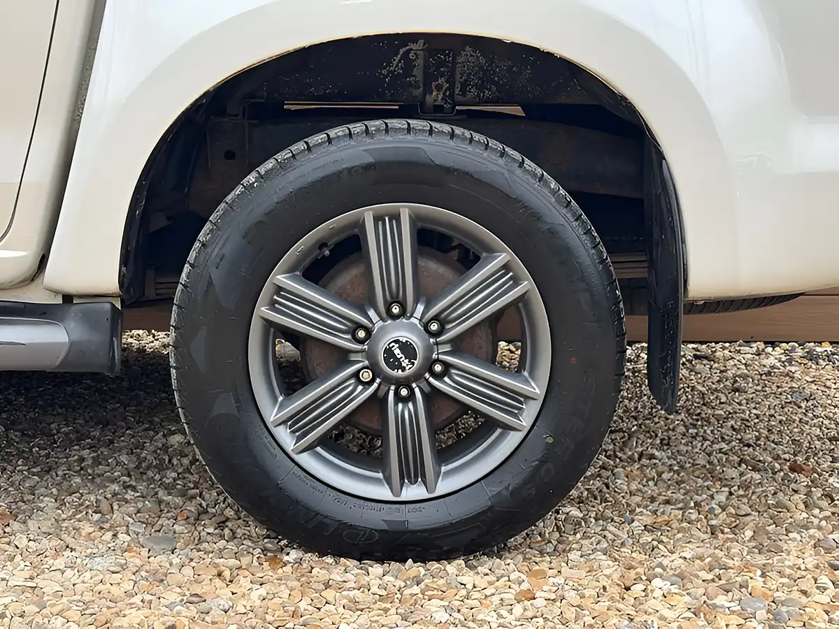 Used 2017 Isuzu D-Max Blade White - Interior and Exterior details 16