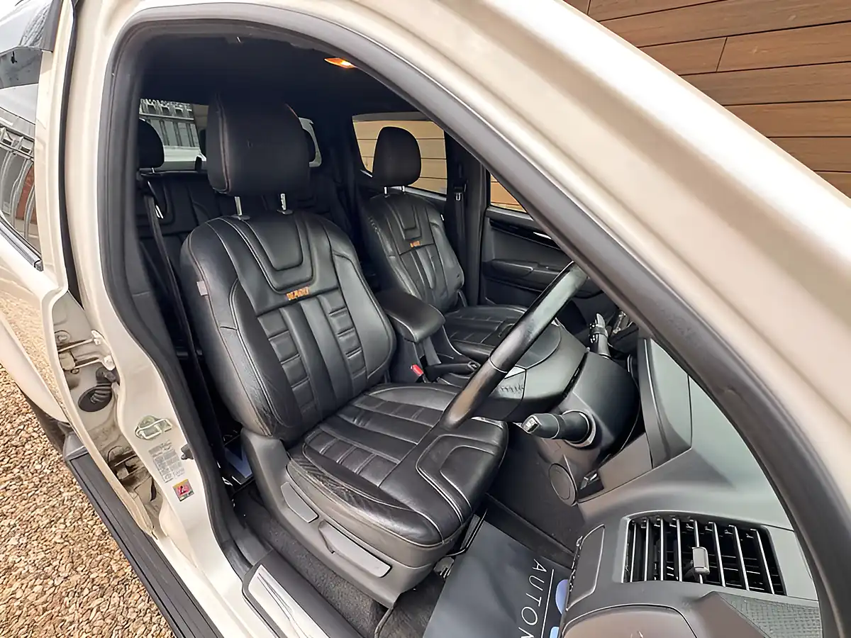 Used 2017 Isuzu D-Max Blade White - Interior and Exterior details 17