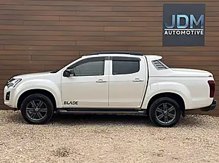 Used 2017 Isuzu D-Max Blade White - Interior and Exterior details 7