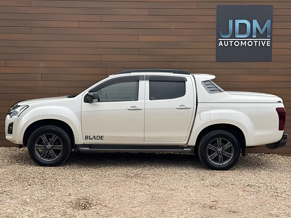 Used 2017 Isuzu D-Max Blade White - Interior and Exterior details 7