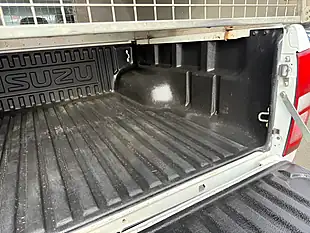 Used 2017 Isuzu D-Max Pickup White - Interior and Exterior details 11