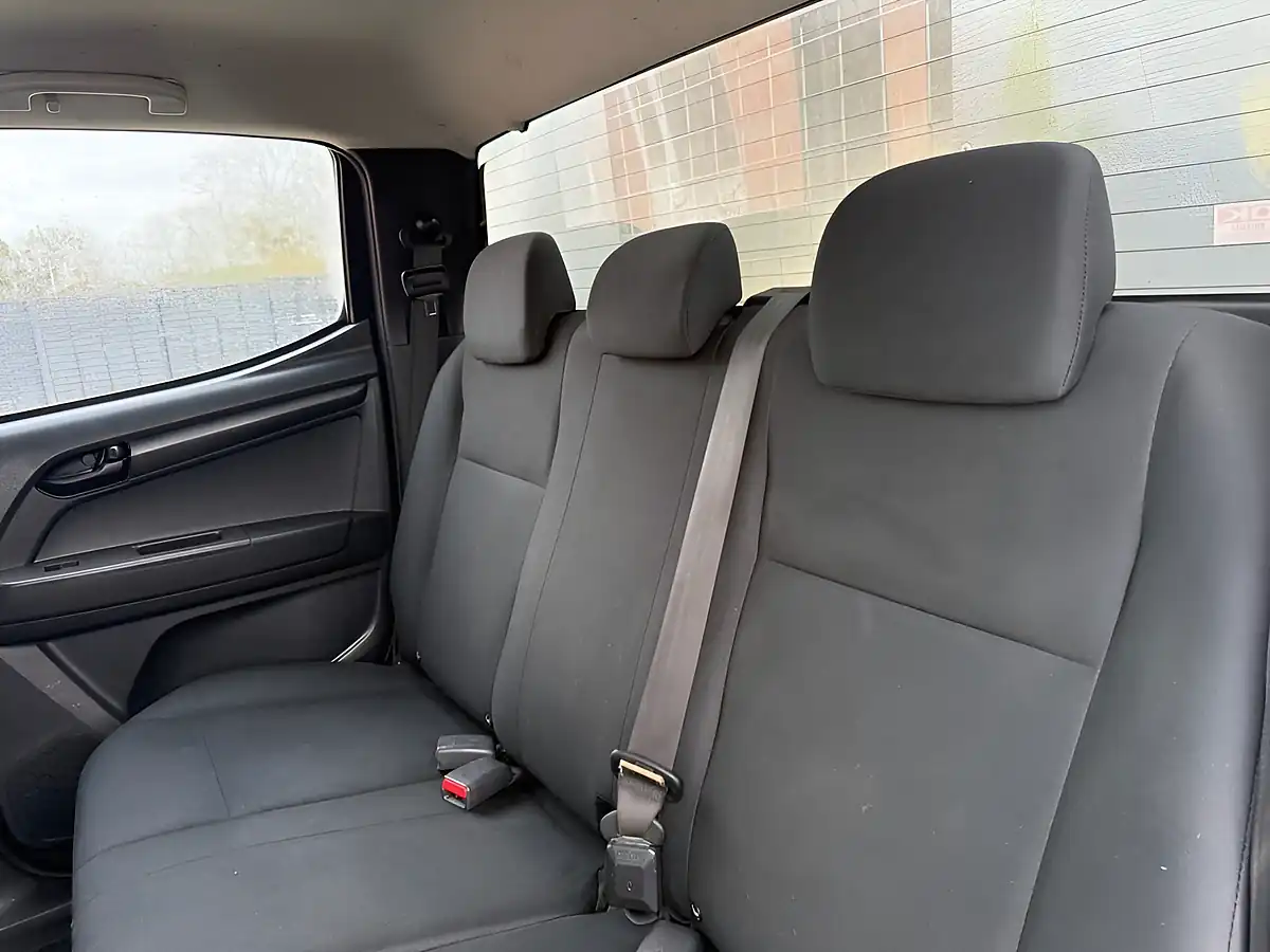 Used 2017 Isuzu D-Max Pickup White - Interior and Exterior details 13