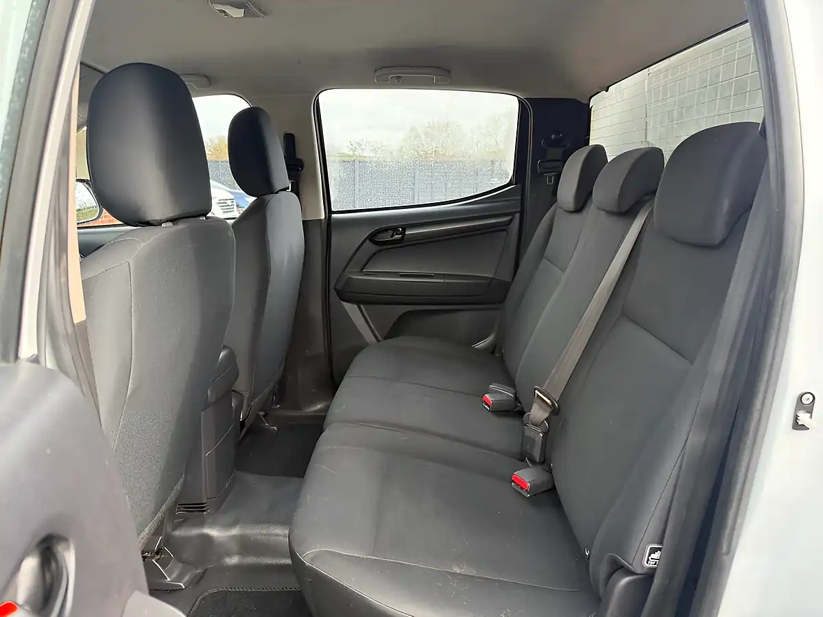 Used 2017 Isuzu D-Max Pickup White - Interior and Exterior details 14