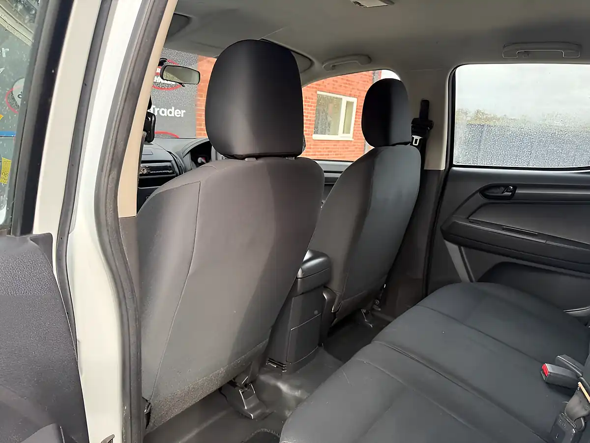Used 2017 Isuzu D-Max Pickup White - Interior and Exterior details 15
