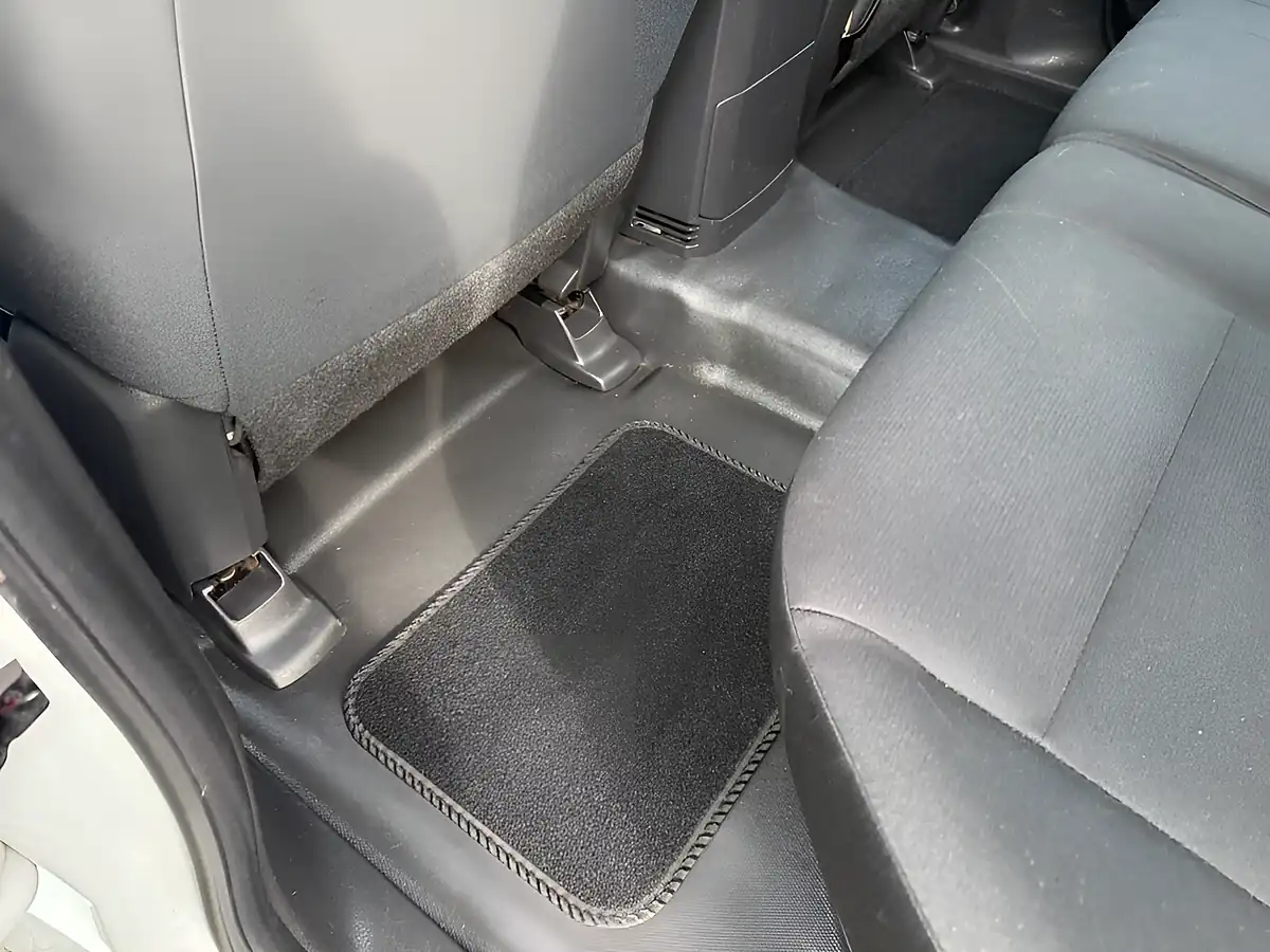Used 2017 Isuzu D-Max Pickup White - Interior and Exterior details 16