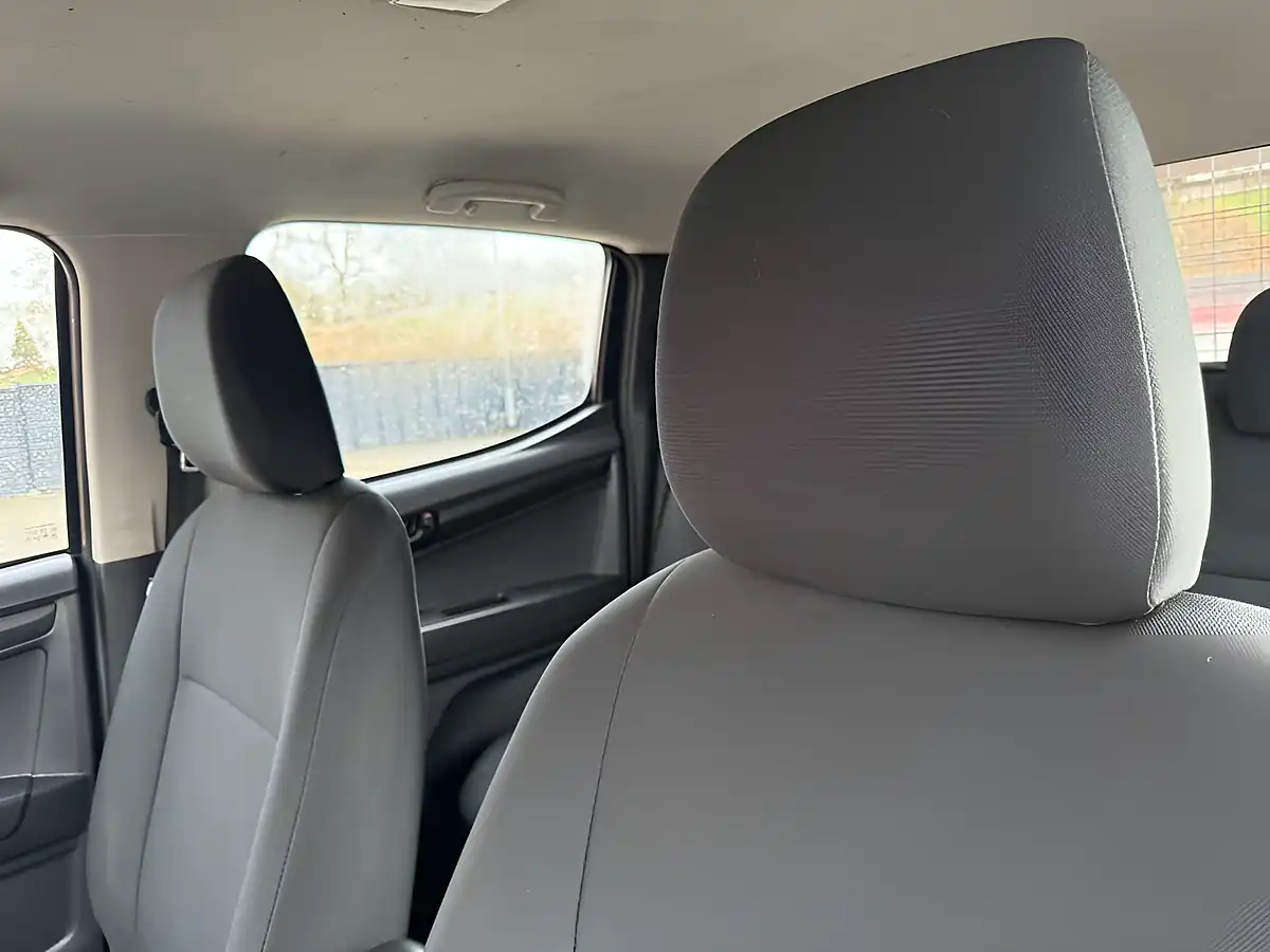 Used 2017 Isuzu D-Max Pickup White - Interior and Exterior details 18